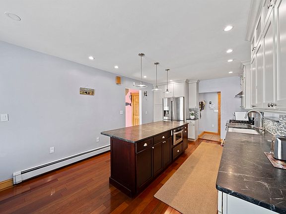 4th image of 83 Wilson Ave