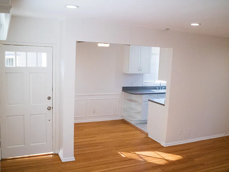 939 N Glendale Ave #1/2 — Photo 1