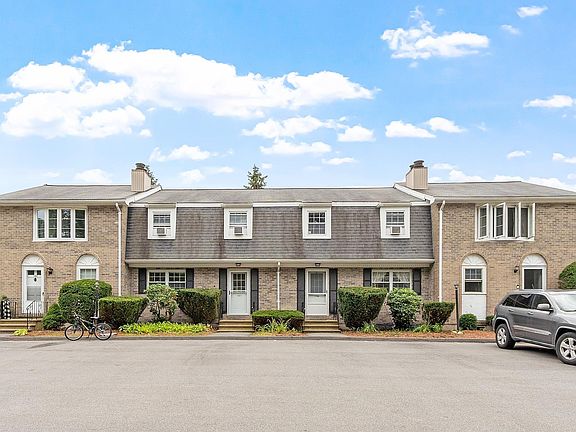 2nd image of 130 Fieldstone Drive #130