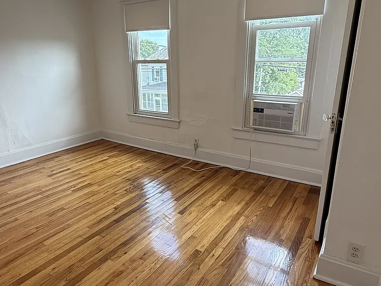 242 Hoover St — Photo 34