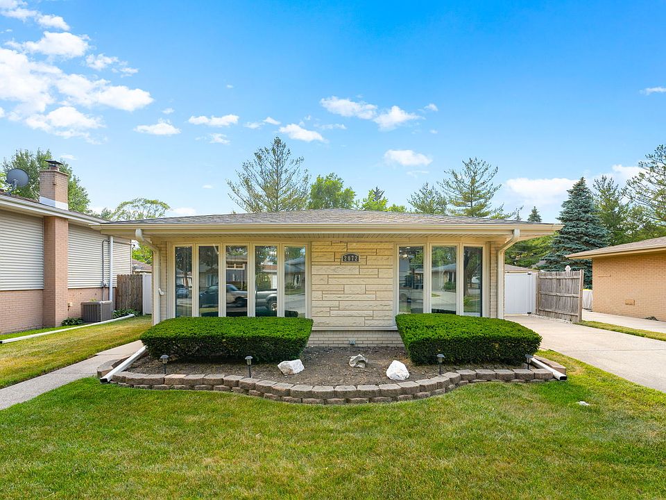 2072 Westview Dr, Des Plaines, IL 60018 Zillow