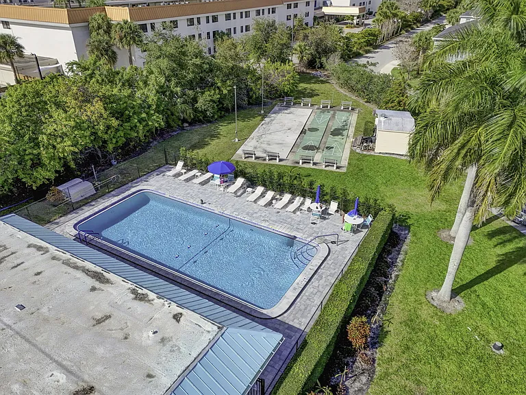 2950 SE Ocean Blvd — Photo 30