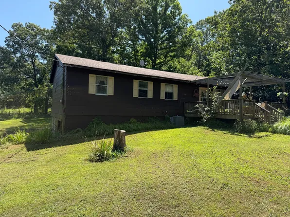 724 E Red Barn Rd, Cave City, AR 72521