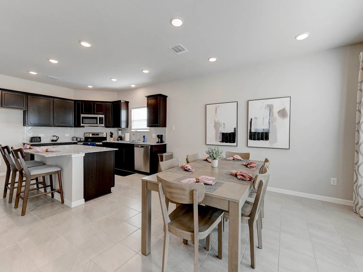 4 bed, 1795 sqft, $4,500 — Photo 4