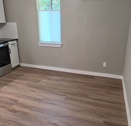 5th image of 615 W 1st St