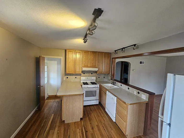 4840 W 30th Ave — Photo 3
