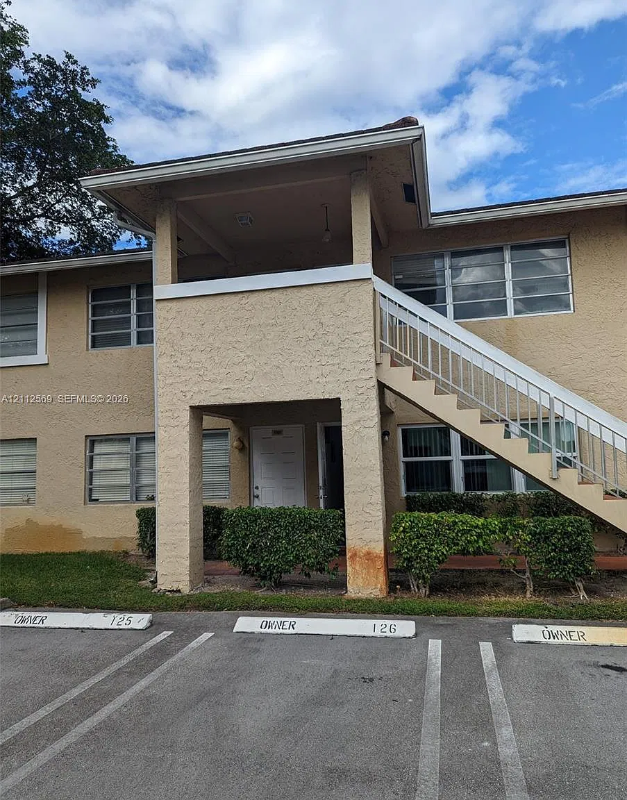 Lakewood Village Of Coral — Photo 1