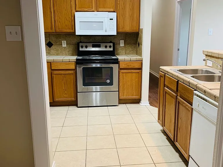 5900 Lovingham Ct — Photo 6