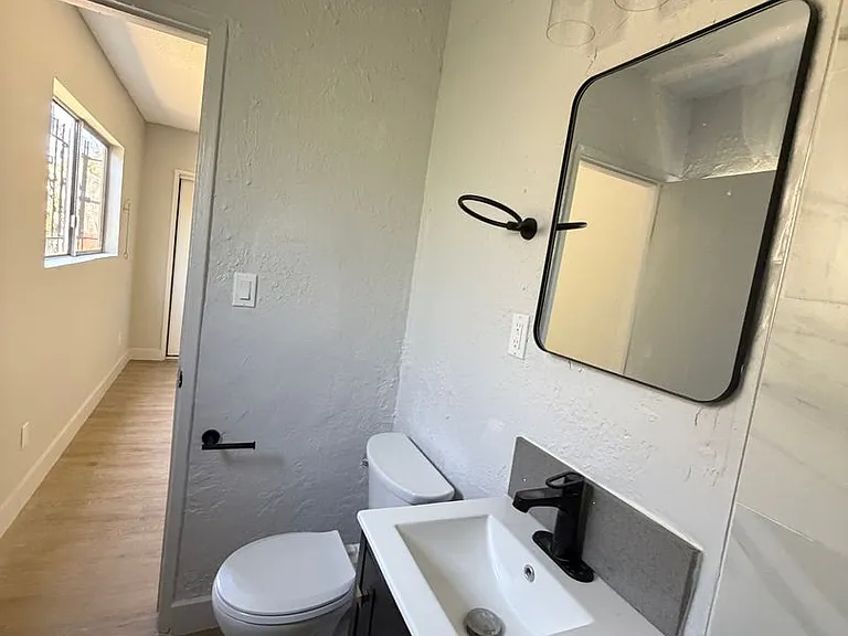 8029 S Hoover St — Photo 14
