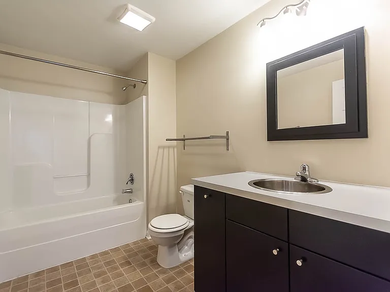 Tenth & College Village Apartments — Photo 25