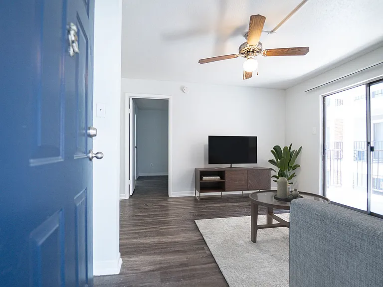 Chesapeake Apartments — Photo 7