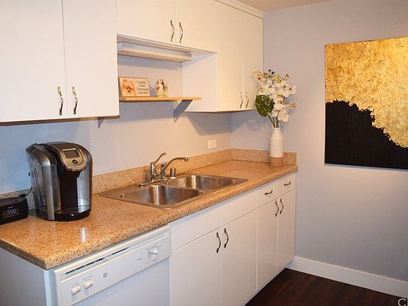 4th image of 425 W Beech St Unit 316