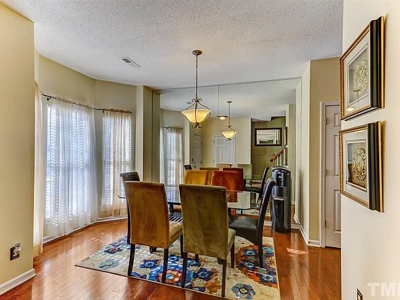 4th image of 404 Briarwood Dr