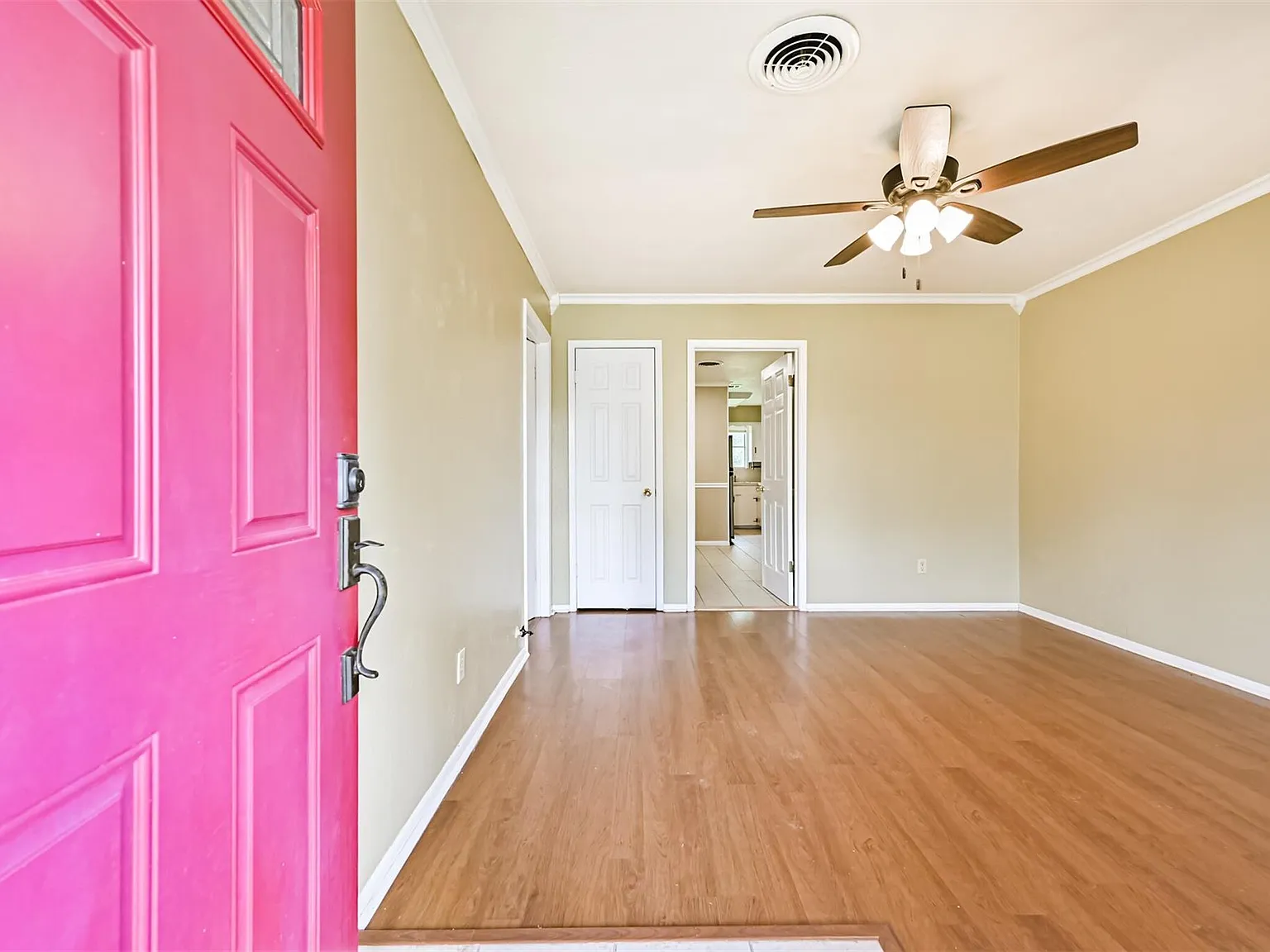3 bed, 1.5 bath, 1383 sqft, $1,700 — Photo 3
