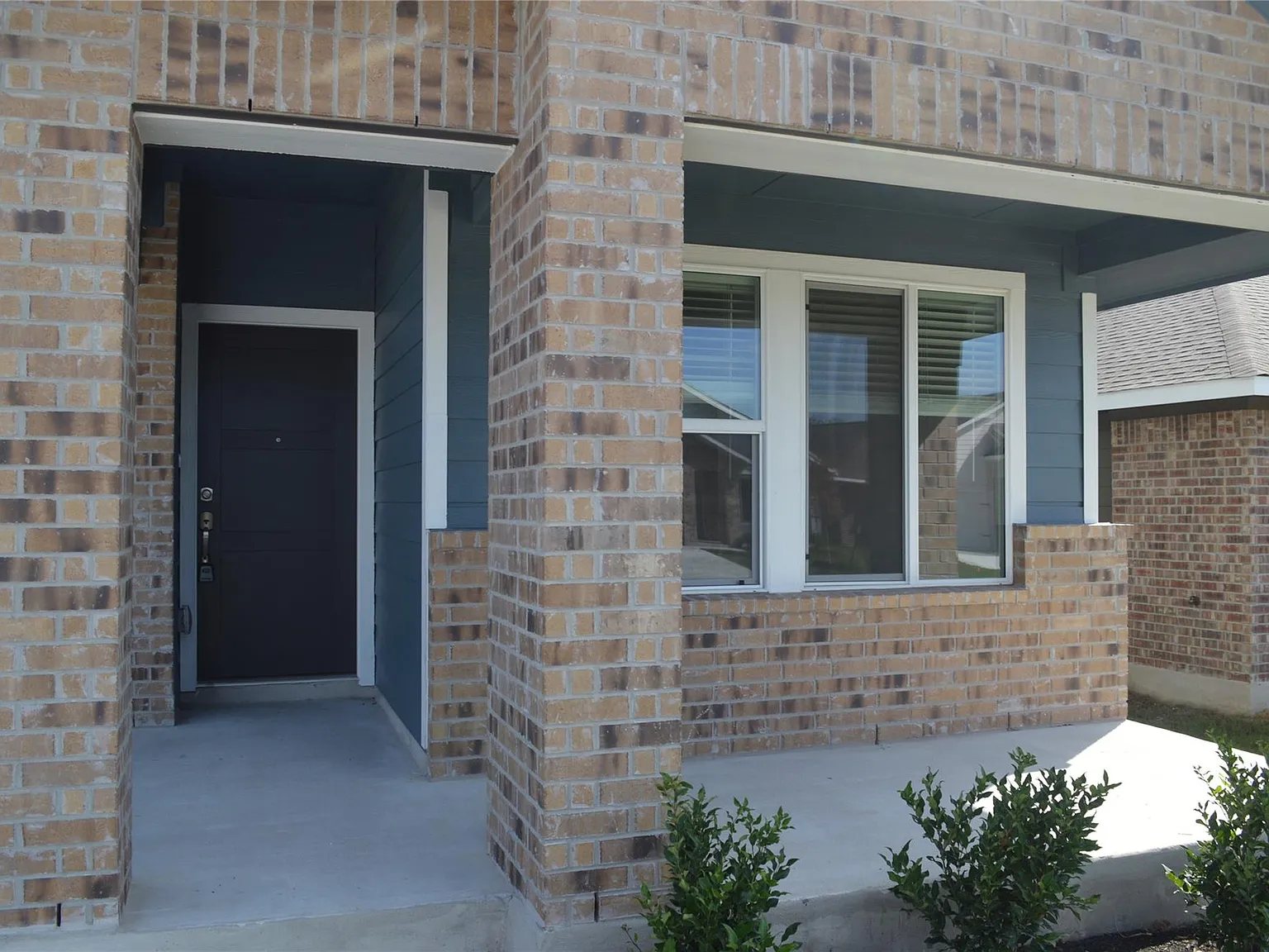 4 bed, 3.0 bath, 1913 sqft, $2,224 — Photo 3