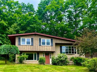 29 Rogers Rd, White River Junction, VT 05001