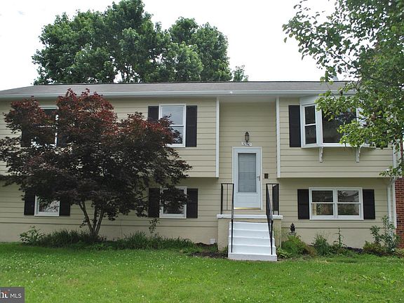 2nd image of 10740 Blake Ln