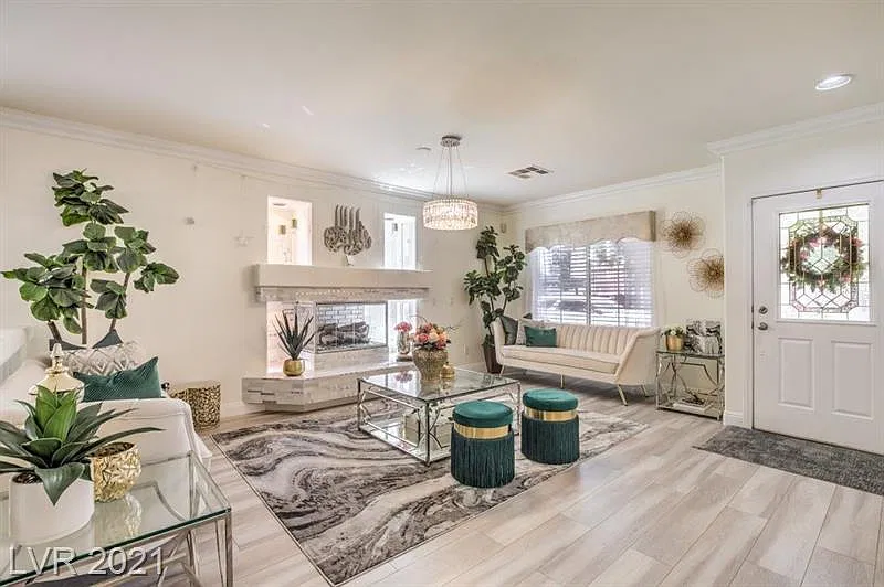 4 bed, 2.5 bath, 2729 sqft, $2,400 — Photo 4