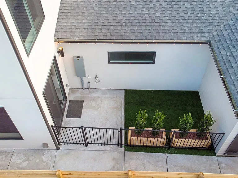 2175 S Cherokee St — Photo 10