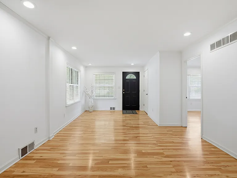 302 Yerkes St — Photo 11