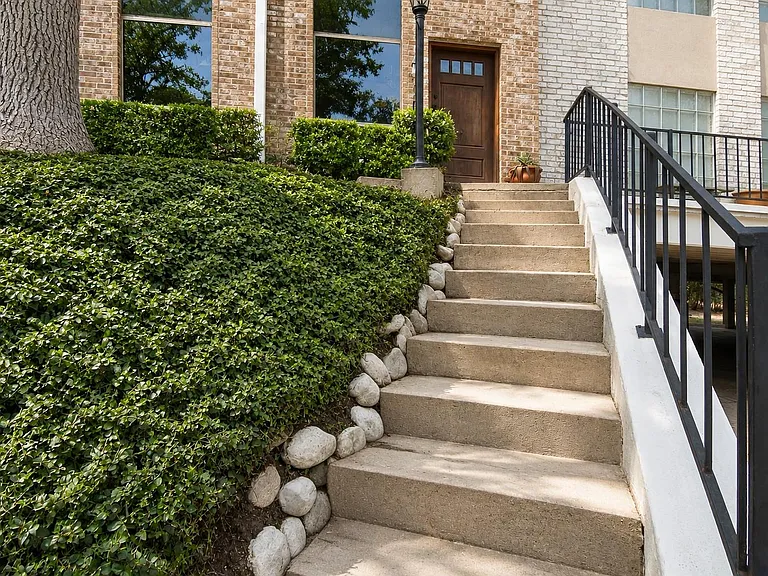 1802 Stoney Brook Dr #104 — Photo 2