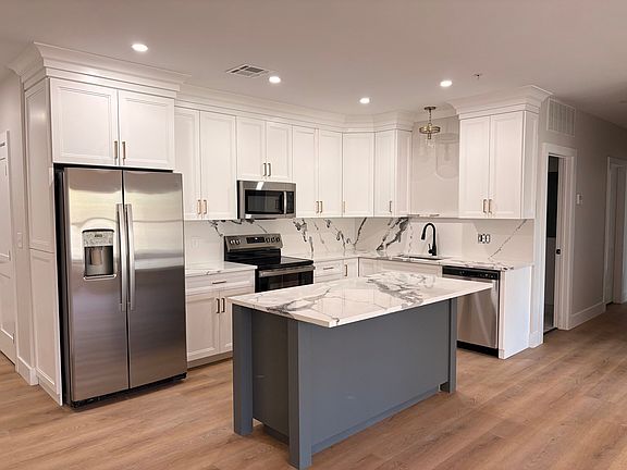 2nd image of 441 Washington St APT 305