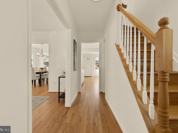 3rd image of 2425 Perry St NE