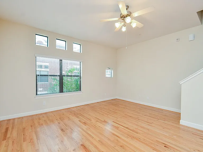 11315 S Main St #301 — Photo 18