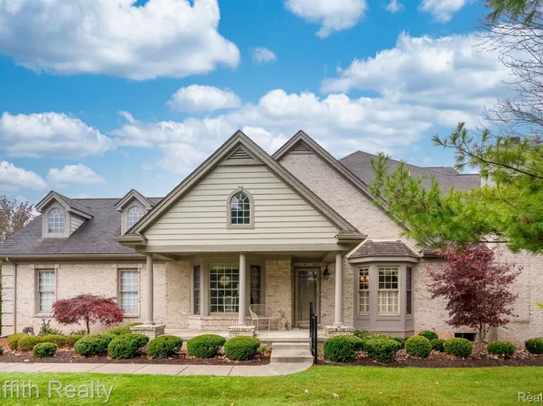 7563 Woodwind Ct, Brighton, MI 48116