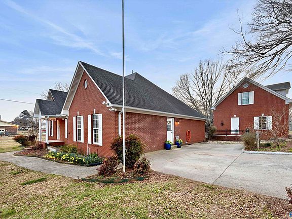 3rd image of 21669 Holt Rd NE