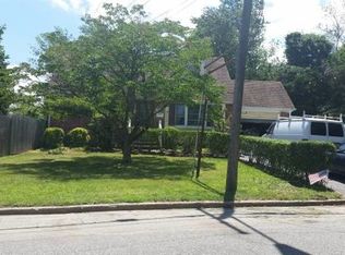 3 W Farms Ln, Commack, NY 11725