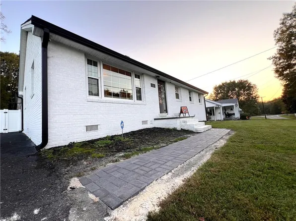 132 Hilda Dr, Mount Airy, NC 27030