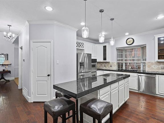 5th image of 1813 Branch Hollow Ln