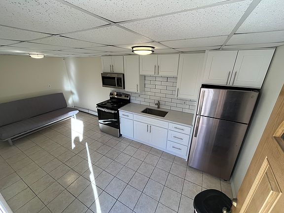 2nd image of 40 Bonnie Ln