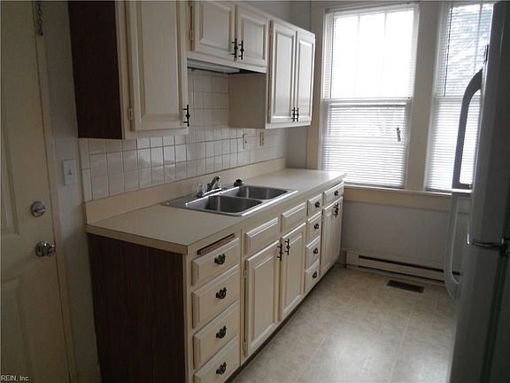 4th image of 1613 Virginia Beach Blvd #A