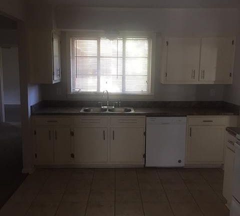 4th image of 1394 Bonnie Dr