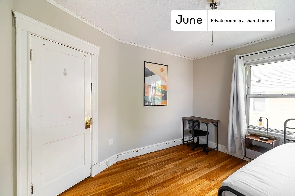 Queen bedroom in 4 bed/1 bath home in Somerville #1890 A — Photo 4