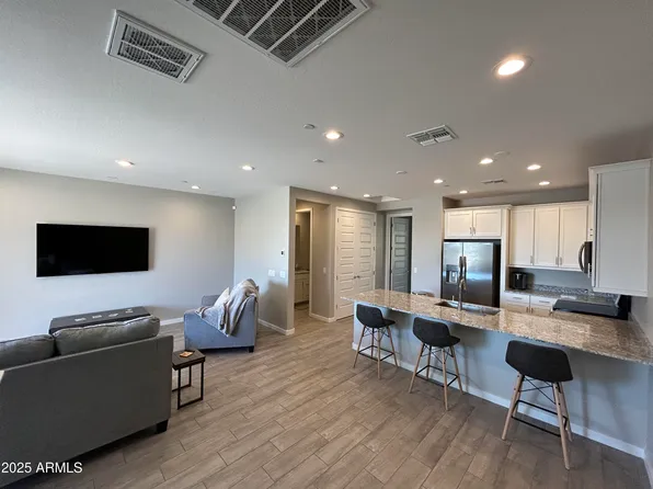 4073 E AMOROSO Drive, Gilbert, AZ 85296