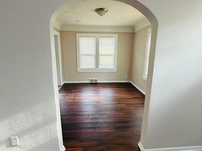 1007 Premont Ave — Photo 45