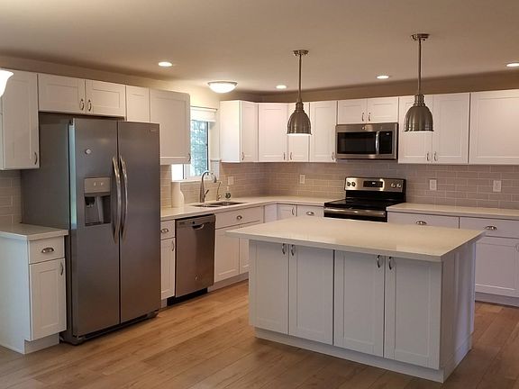 5th image of 909 N Miller Dr