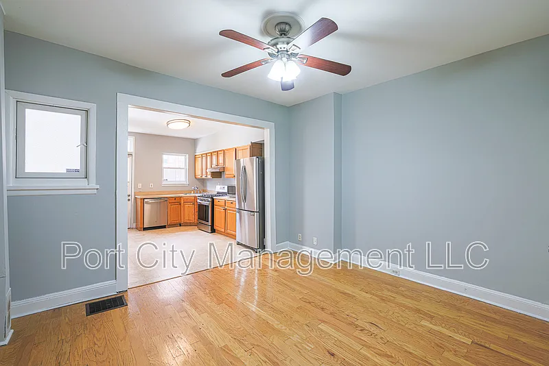 2 bed, 1.0 bath, 1227 sqft, $2,200 — Photo 4