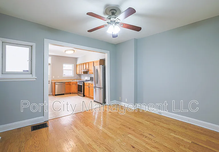 1007 Baylis St — Photo 4