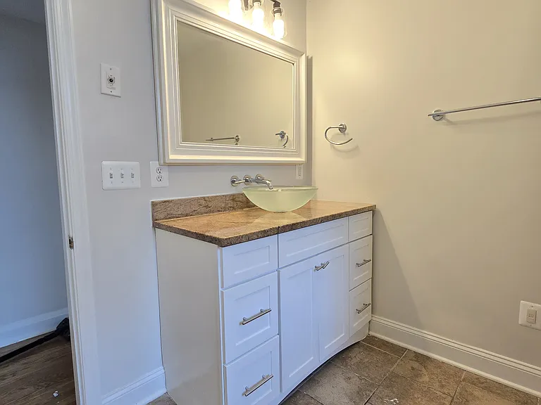 2515 Creighton Ave — Photo 5