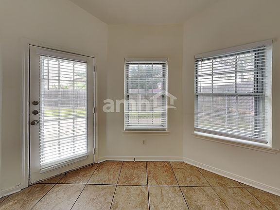 4th image of 1601 Oak Place Ct