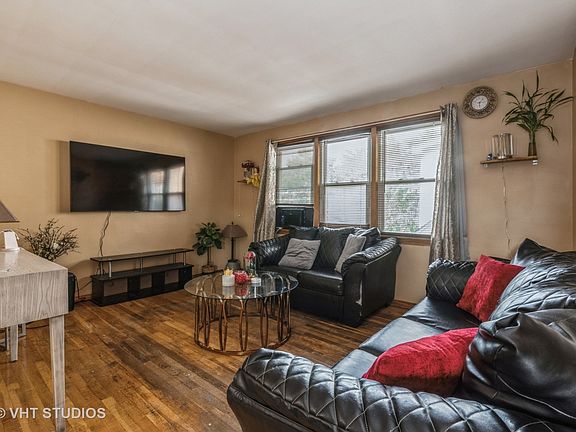 3rd image of 5110 W Newport Ave