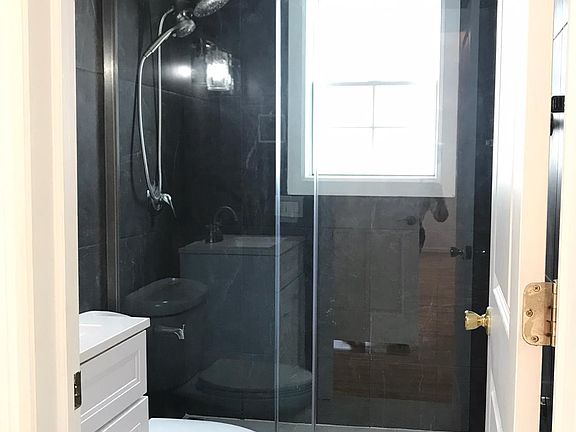 5th image of 214 Thurman St #2