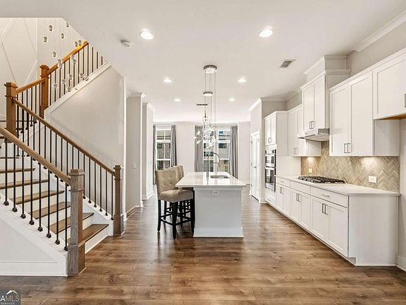 4th image of 615 Fairview Cir