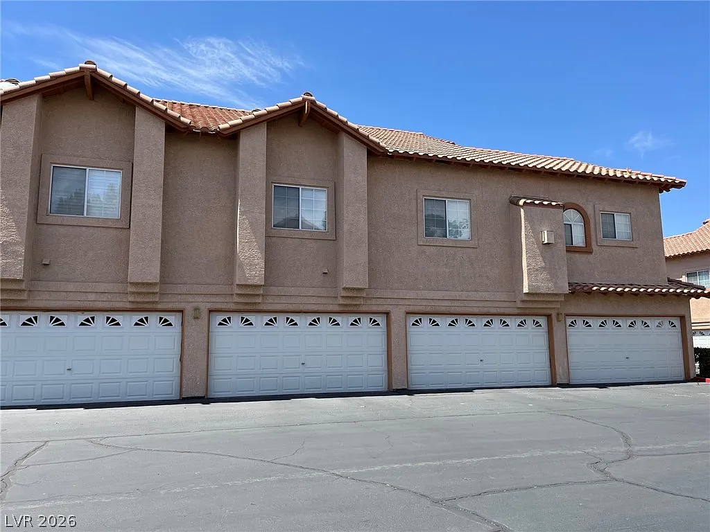 2 bed, 2.0 bath, 1197 sqft, $1,800 — Photo 2