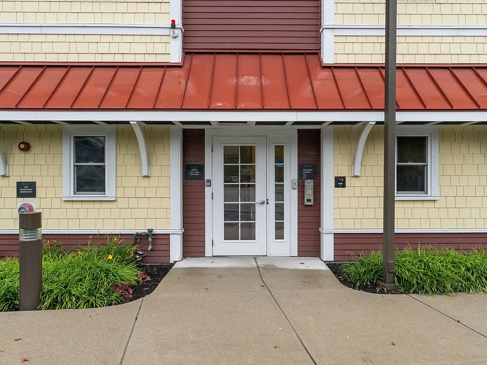 54 Loomis St #2103