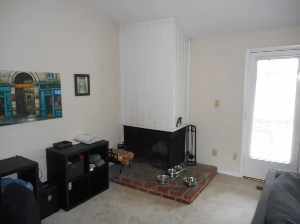 306 Oak Tree Dr, Chapel Hill, NC 27517